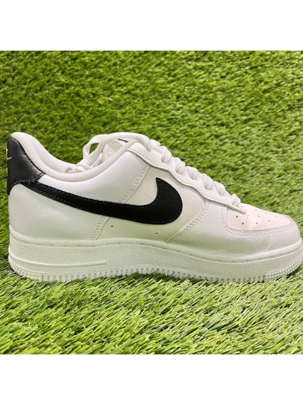 Nike Air Force 1 '07 Essential Womens Size 6.5 White Athletic Shoes Sneakers